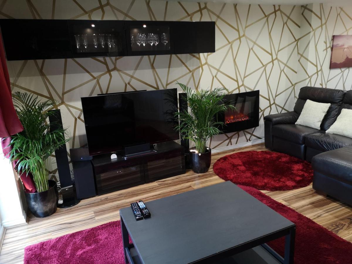 Nightingale Gardens - 4 Bed Detached House - Manchester Apartment Екстериор снимка