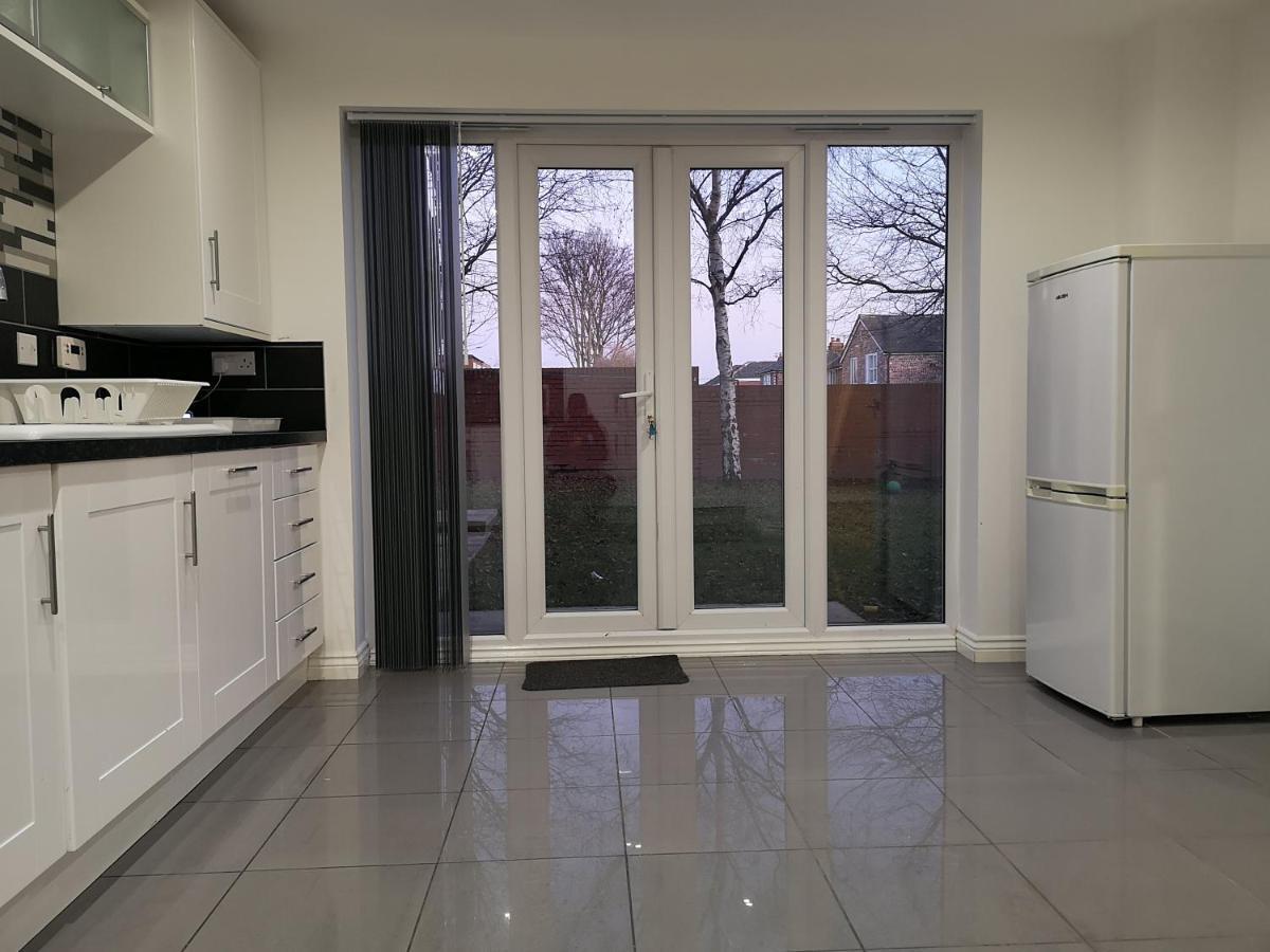 Nightingale Gardens - 4 Bed Detached House - Manchester Apartment Екстериор снимка